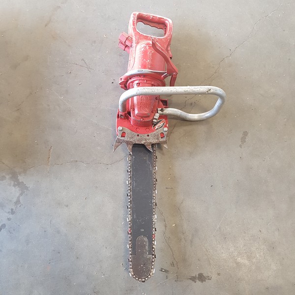 Pneumatic clearance chain saw