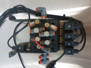Used Pneumax 411611202 Solenoid Valve / Solenoid coil manifold