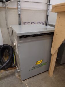 Beaver 20 KVA 208 V - 600Y/347V Transformer