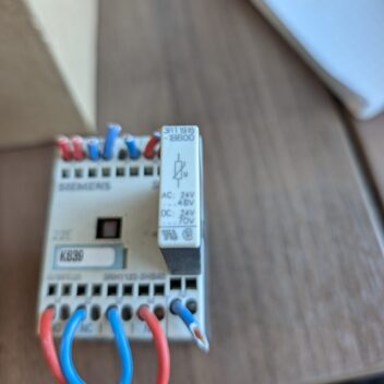 Used Siemens Contact Block 3RH1122B40 with a surge suppresser Aux. 3RT1916-1BB00