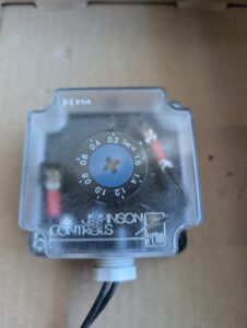 Used Johnson Controls P232A-B-AAC Differential pressure switch 30V