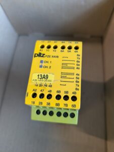 Used Pilz PXE X4V8 Safety Relay for safety oriented Control System