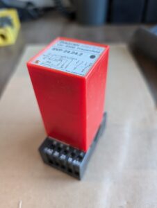 Used Baumer CH8500 Series  SVP 24 24 2 Initiator Relay