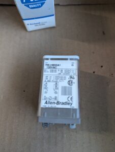 Used Allen Bradley 700-HB32A1 Relay Series B Plug IN Blade style base