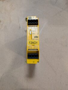 Used Pilz 773536 PNOZ MO4P Safety Relay 24VDC