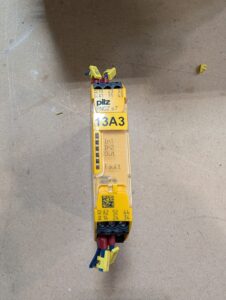 Used Pilz 750107 PNOZ S7 Safety Relay E-Stop Monitor