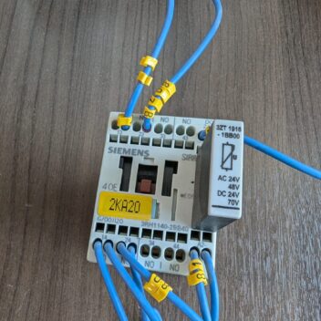 Used Siemens 3RT1016-2BB42 Contact Block With 3RH1911-2FA11 Auxiliary Block And 3RT 1915 -1BB00 Auxiliary Switch
