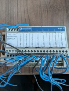 Used Telemecanique ABE7 R08S210 Passive Connection Sub Base Telefast Pre Wired System