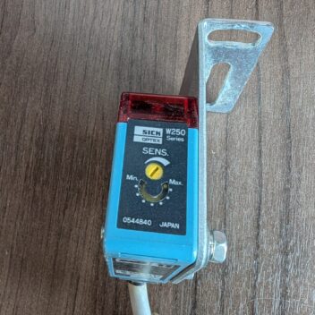 Used Sick WL250-P430 Photoelectric Sensor 10-30VDC Operating 1-13.5 Meters & Light-Dark Switching