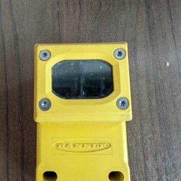 Used Banner Q45VR3LP Photoelectric Sensor w-Universal Voltage 24-250 AC 50-60HZ or 12-250VDC