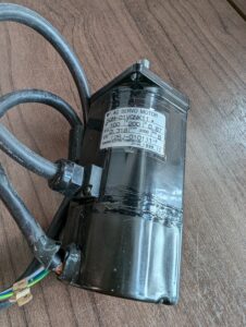 Used Yaskawa Servo Motor SGM-0!VGNK11 200V 100W 3000RPM With Harness Attached