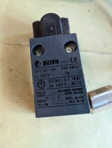 Used Pizzato Elettrica FA 4510 Limit Switch W-Threaded Plunger