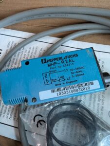 Used Pepper & Fuchs MHP-R2AL 454315 Electronic Switch 50-60HZ 20-260VAC Refector Not Included. New In Original Box