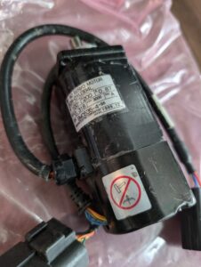 Used Yaskawa AC Servo Motor SGM-01U3B4L 100W 200V 3000RPM With Start Up Control