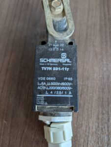 Used Schmersal Limit Switch 2TV7H 231-11 500-600v 6A IP65