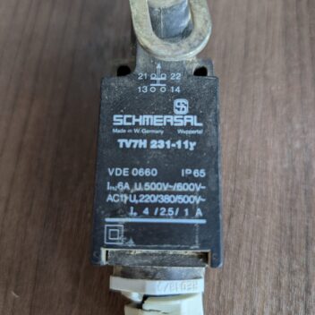 Used Schmersal Limit Switch 2TV7H 231-11 500-600v 6A IP65 Used Schmersal Limit Switch 2TV7H 231-11 500-600v 6A IP65