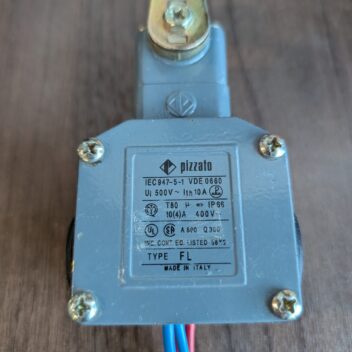 Used Pizzato Limit Switch VDE-0660 FL-558 10(4)A 400V IP67