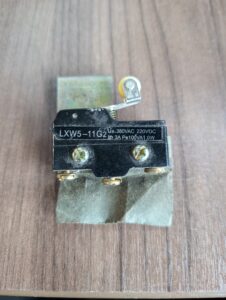 Used LXW5 -11G2 Micro Limit Switch 50HZ 380VAC -220VDC  3A
