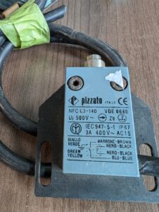 Used Pizzato Limit switch FA 4502-2DN 50Hz 400VAC 3A for Ac15