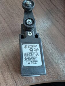 Used Pizzato Fr 530 A Limit Switch With roller Arm Actuator New In Box