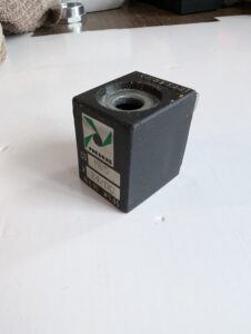 Used Pneumax Solenoid Valve MB5 24VDC 5.5 W
