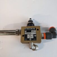 Used Pneumax Shuttle Valve 242300700 With G18 Pneumatic Connection