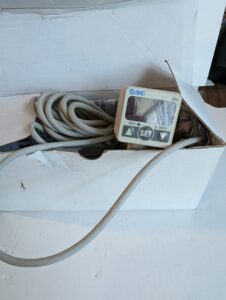 Used SMC High pressure Vacuum Switch ZSE40 2-80MA PNP Outputs 1-5 VDC Analog Output
