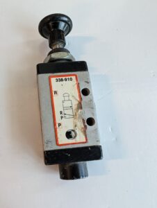 Used Camozzi 338-910 Pneumatic Valve 3-2way With A Push Pull Knob Spool Valve Pressure Range .9-+10