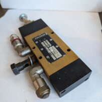 Used Pneumax Solenoid valve Lever Operated 224.52.9-2 10-Bar 230400500