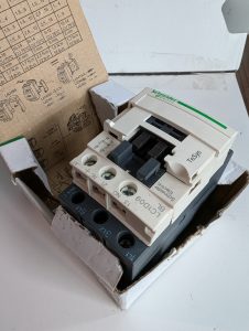 Used Schneider Contactor Control Block LC1D18BL 24VDC