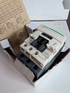 Used Schneider Contactor Block LCD25BL 3P, 220-440V AC 18A