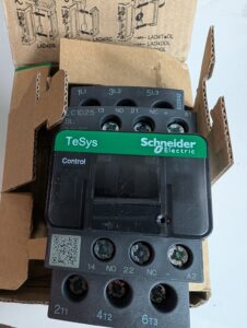 Used Schneider Contactor Control Block LC1D18DC 24VDC 2.4W 7.5KW-400V 10HP-480V 3P