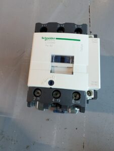 Used 120-821 Schneider Contact Block LC! D40M7 220-230V 50HZ Brand New In Original Box