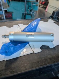 Used SMC Pneumatic Cylinder NCDGBN40-0500 145 PSI New IN original Bag