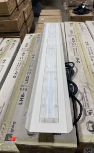 Used EE Lighting LHB240LED40K347VD LED Linear High Bay Luminaire Lights (1004)