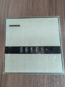 Used Siemens 7KT5055-2 Run Time Meter 240V Pwr Supply Required