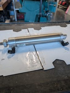 Used Numatics 1500D02-06A RE-490403-1 Pnuematic Cylinder