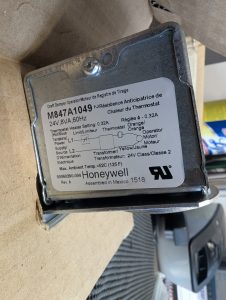 Used Honeywell M847A1049 Draft Damper Operator with Actuator Arm Linkage Brand New In Original Box