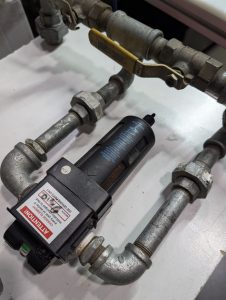 Used Wilkerson M28-06-BK00 3.75 Inch NPT Coalescing Oil Removal Filter