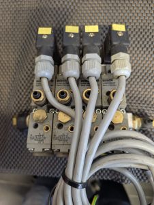 Used Bosch 4 Port Pneumatic Manifold With 4 0820 022 991 Solenoid Valves