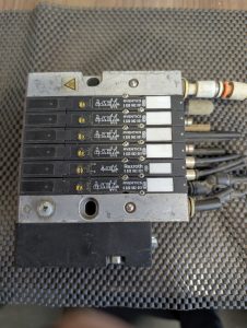Used Aventics solenoid Valve Manifold With (6) 0820-062-051  Rexroth Valves